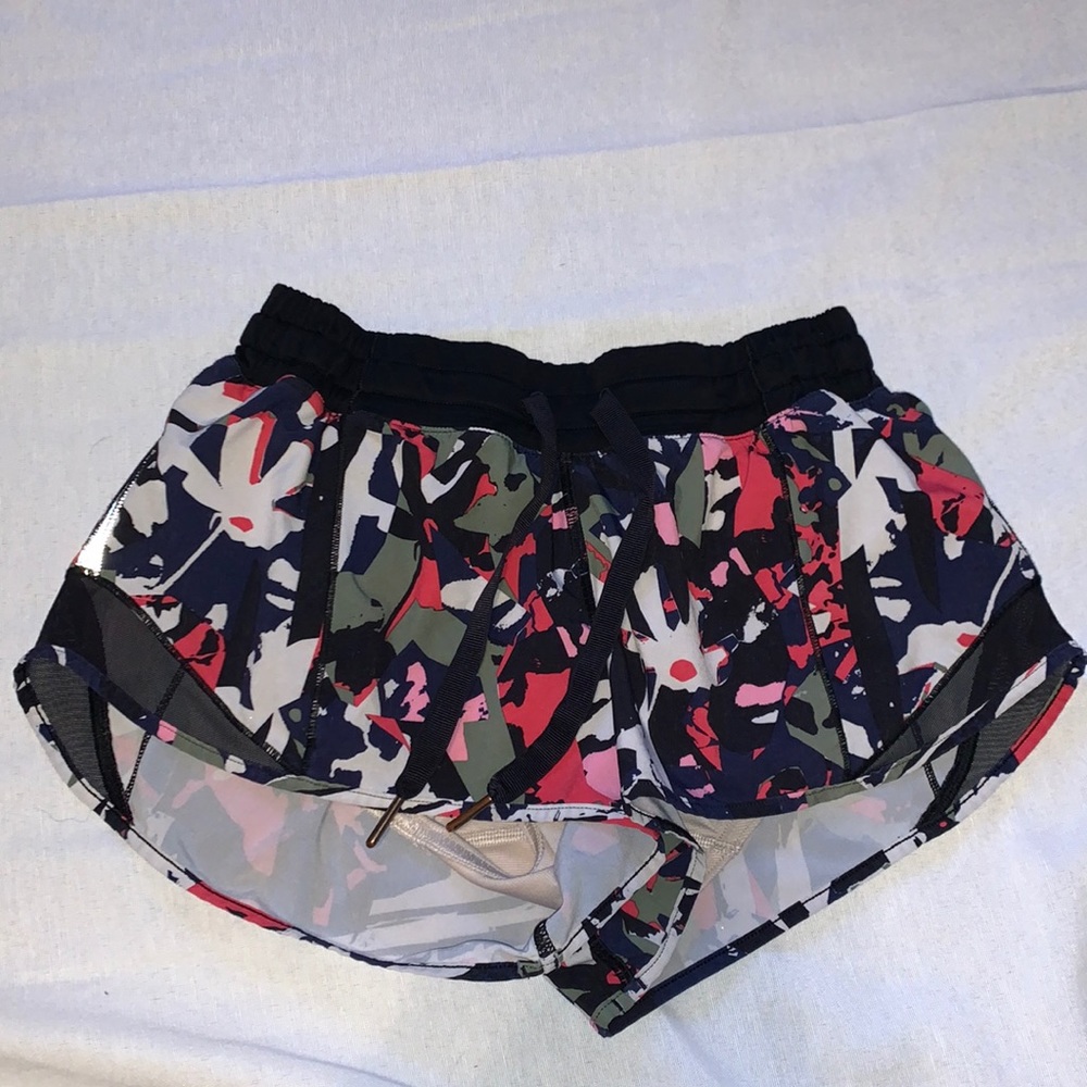 lululemon Hotty Hot Short 2.5”